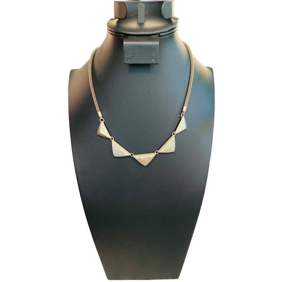 Goldtone Triangle Necklace 17"-20" Lays Flat Lobster Clasp - Picture 2 of 16